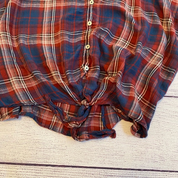Red/blue plaid front tie crop top - Picture 4 of 4